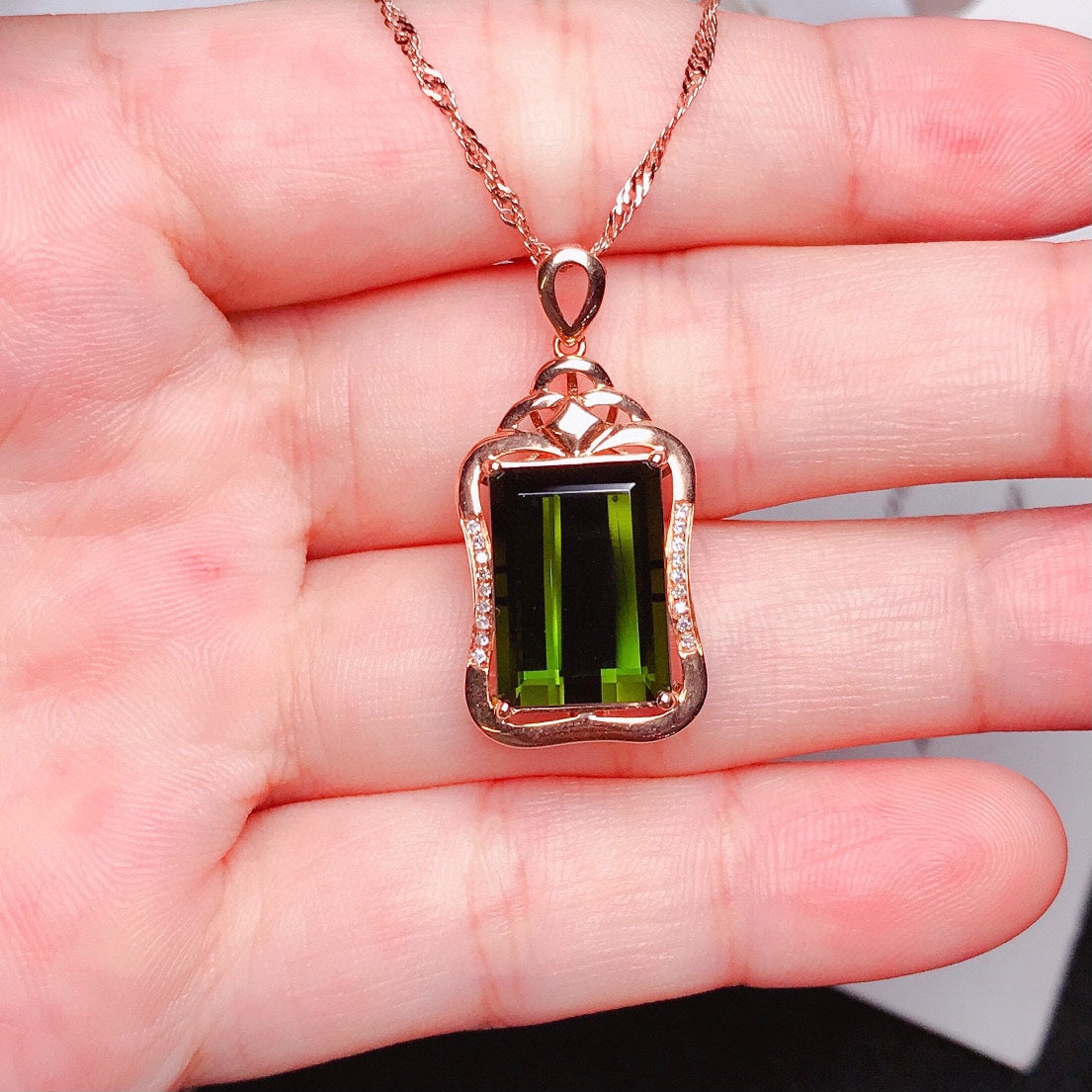 18K Gold and Diamond Embedded Tourmaline Pendant - Exquisite Jewelry