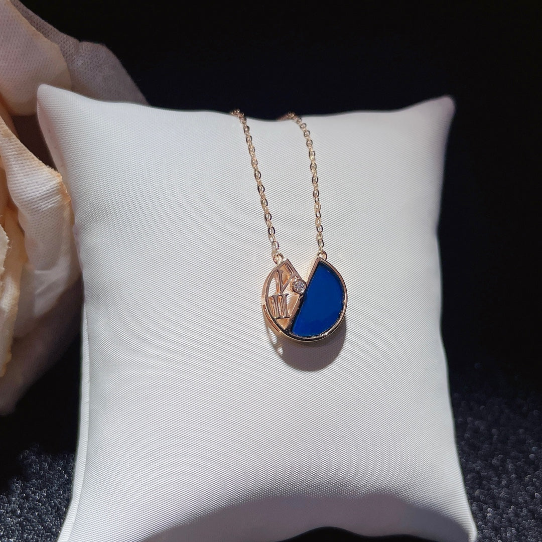 Pingente de âmbar azul dominicano embutido em ouro 18k - Embrace Everyday Joy