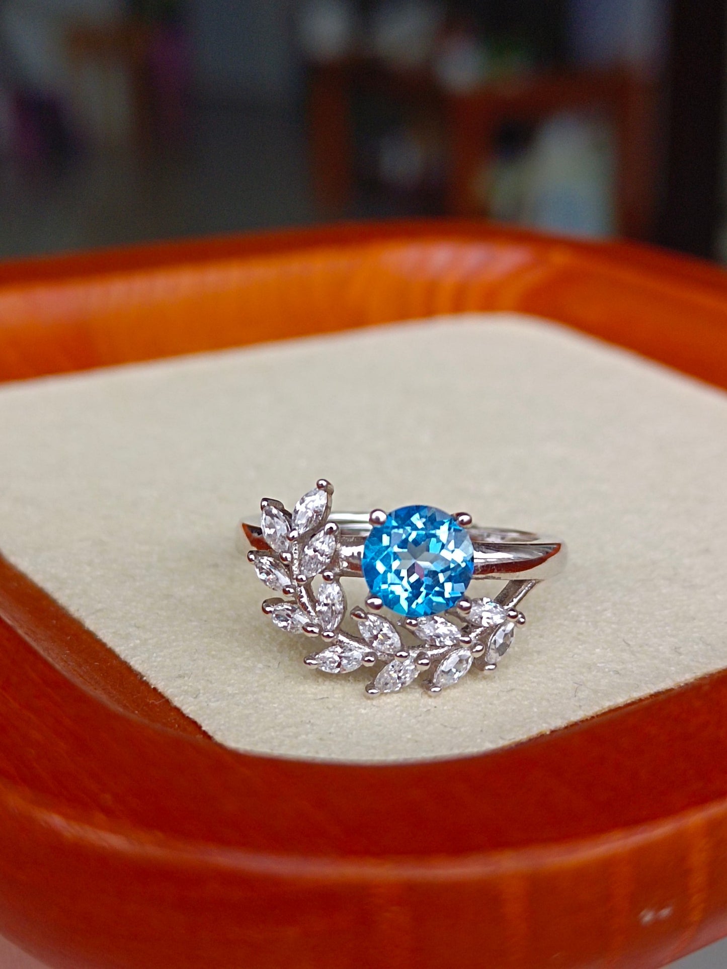 Cincin Topaz Asli dalam Biru Swiss - Ketukangan Barang Kemas Unik