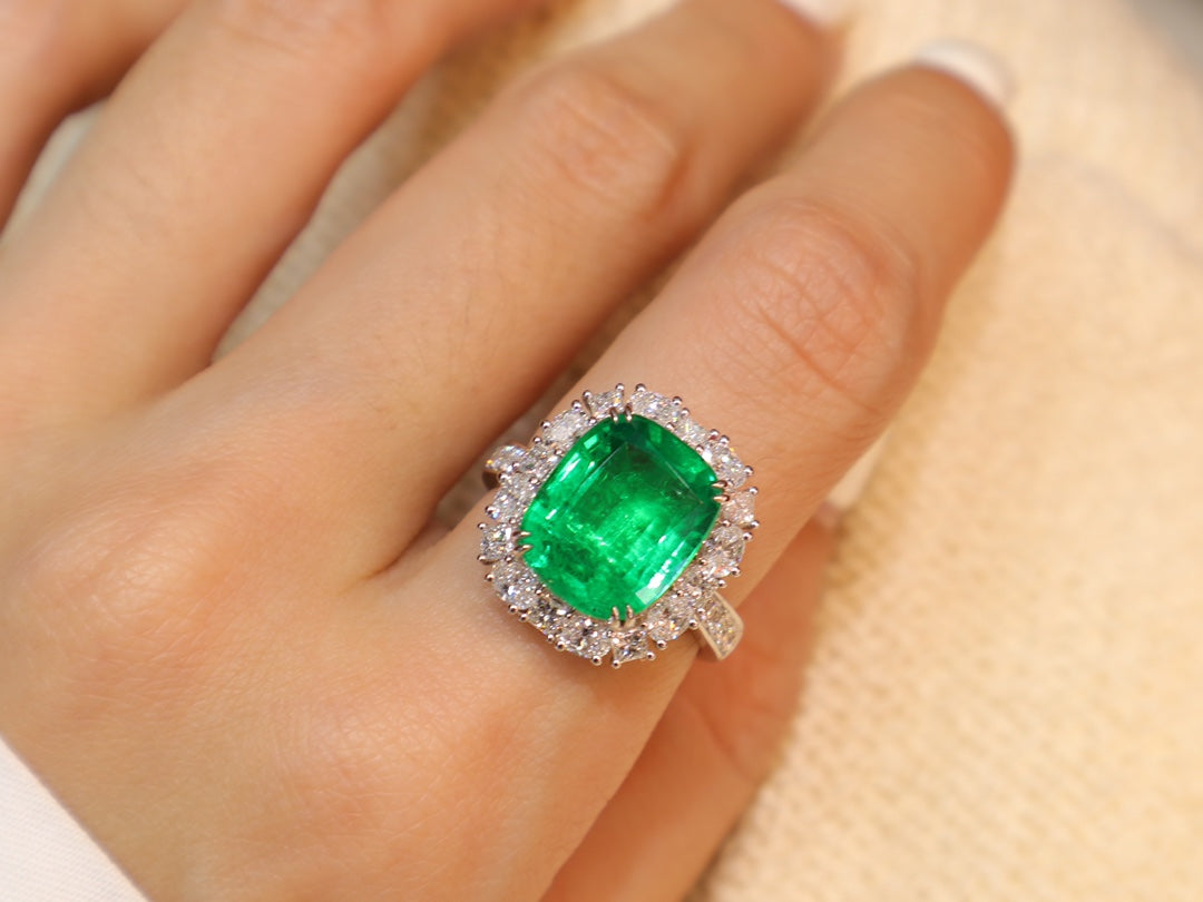 Emerald Ring - Luxurious Grand Table Cut Gemstone Jewelry