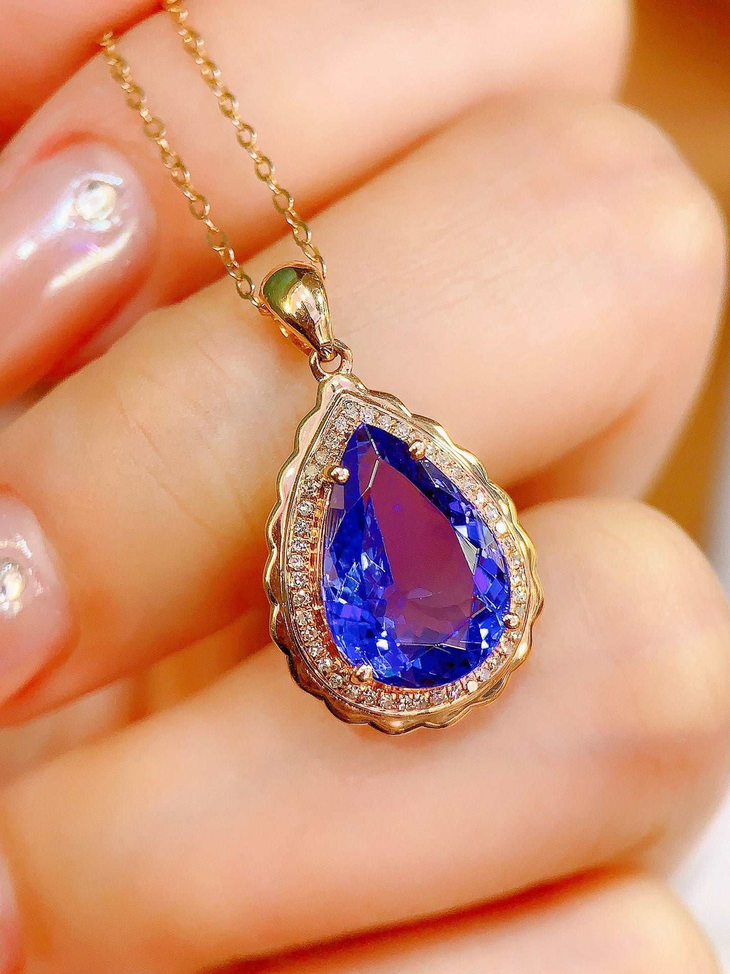 Enchanting Tanzanite Pendant - A Dreamy Jewelry Piece