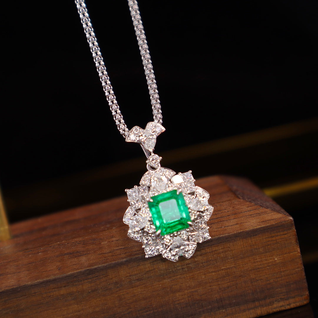 Panjshir Emerald Pendant - et luksuriøst smykke