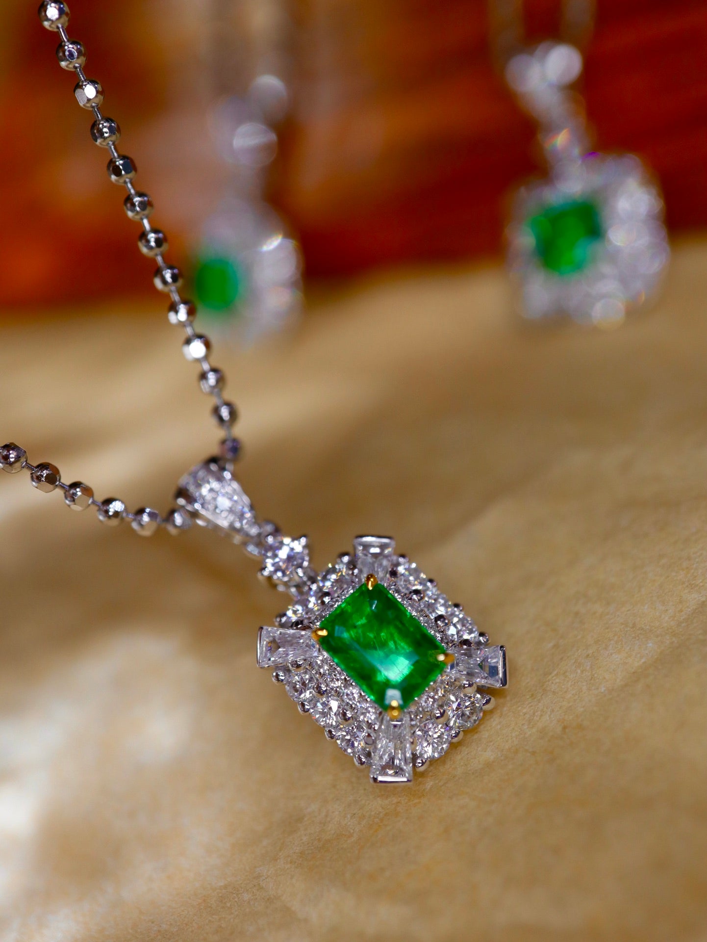 Panjshir Emerald Pendant Jewelry - A Sparkling Gem You Can't Resist!