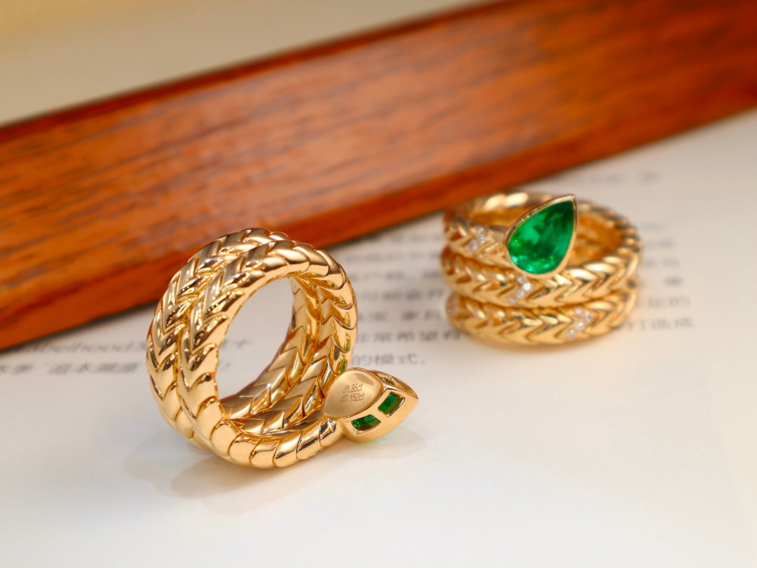 Emerald Snake Ring: A Symbol of Mystique and Fashion Jewelry