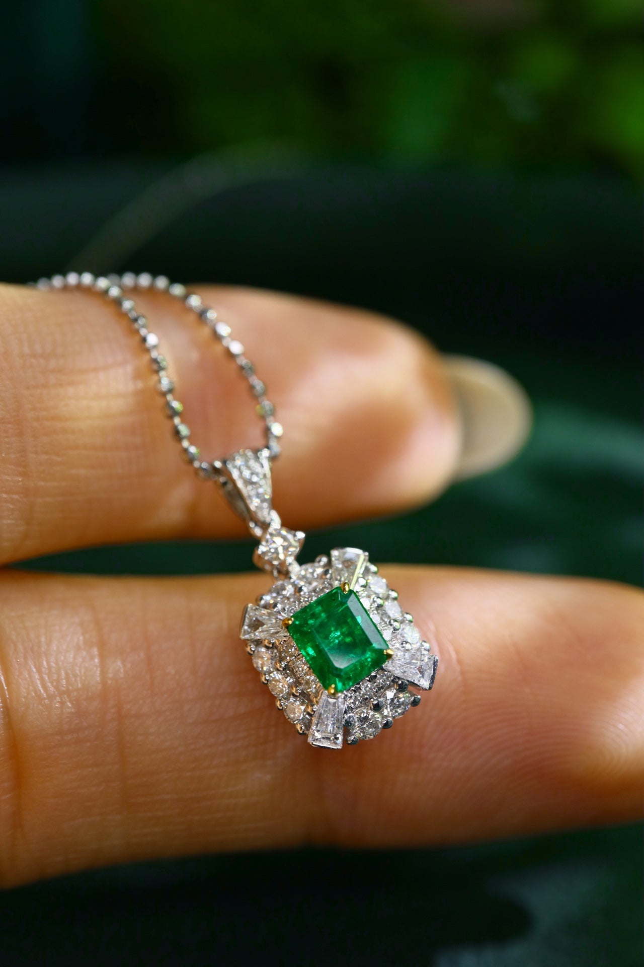 Panjshir Emerald Pendant - A Mesmerizing Jewelry Piece