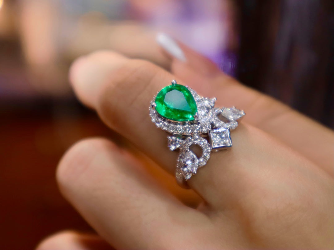 Chaumet-Style Crown Design Emerald Ring - A Jewelry Marvel