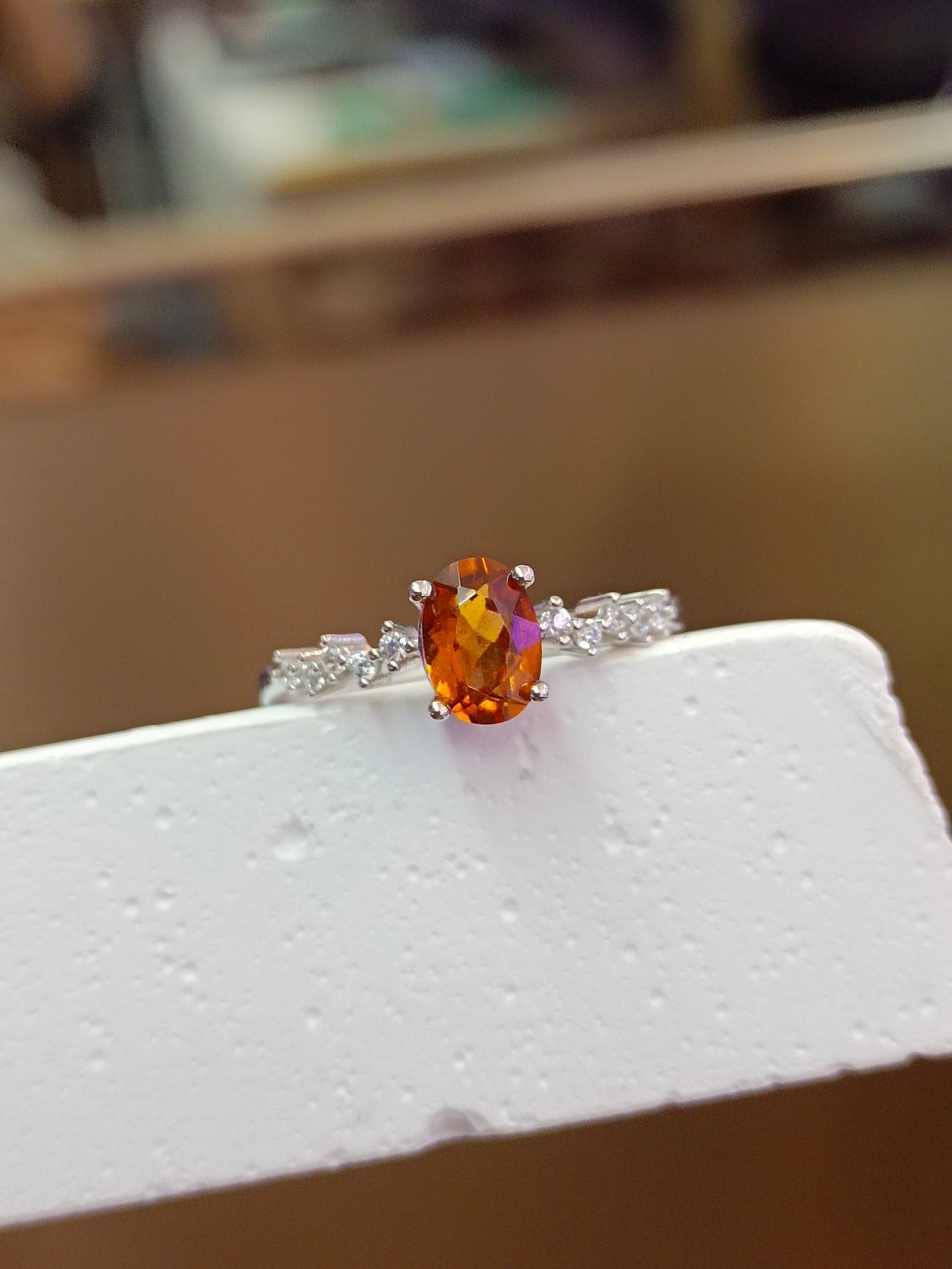 Cincin Pengerjaan Halus Perak Murni S925 Yang Indah Tertanam dengan Fanta Garnet - Perhiasan yang Dapat Disesuaikan