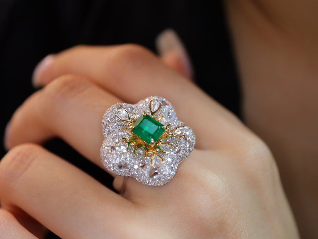 Elegant Emerald Jewelry: Afghan Panjshir 1.15ct Vivid Green Ring