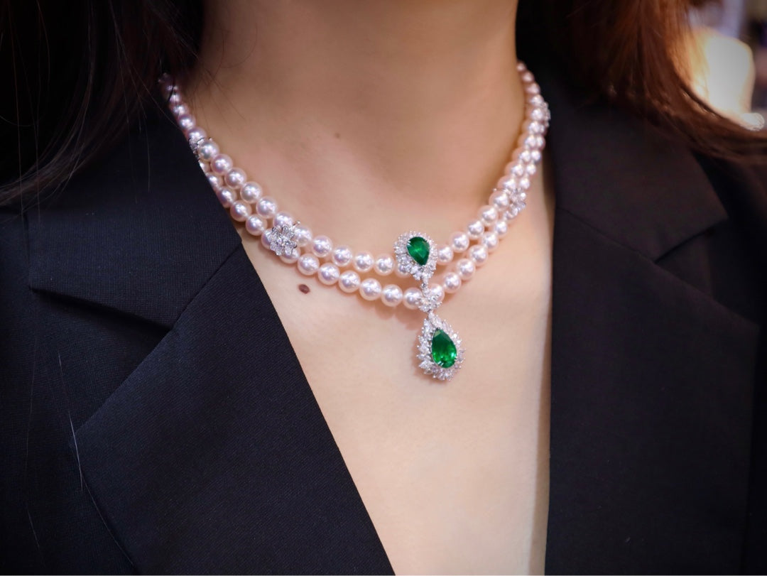 Luksus high-end smykker: Heavenly Pearl and Emerald Evening Dress Chain