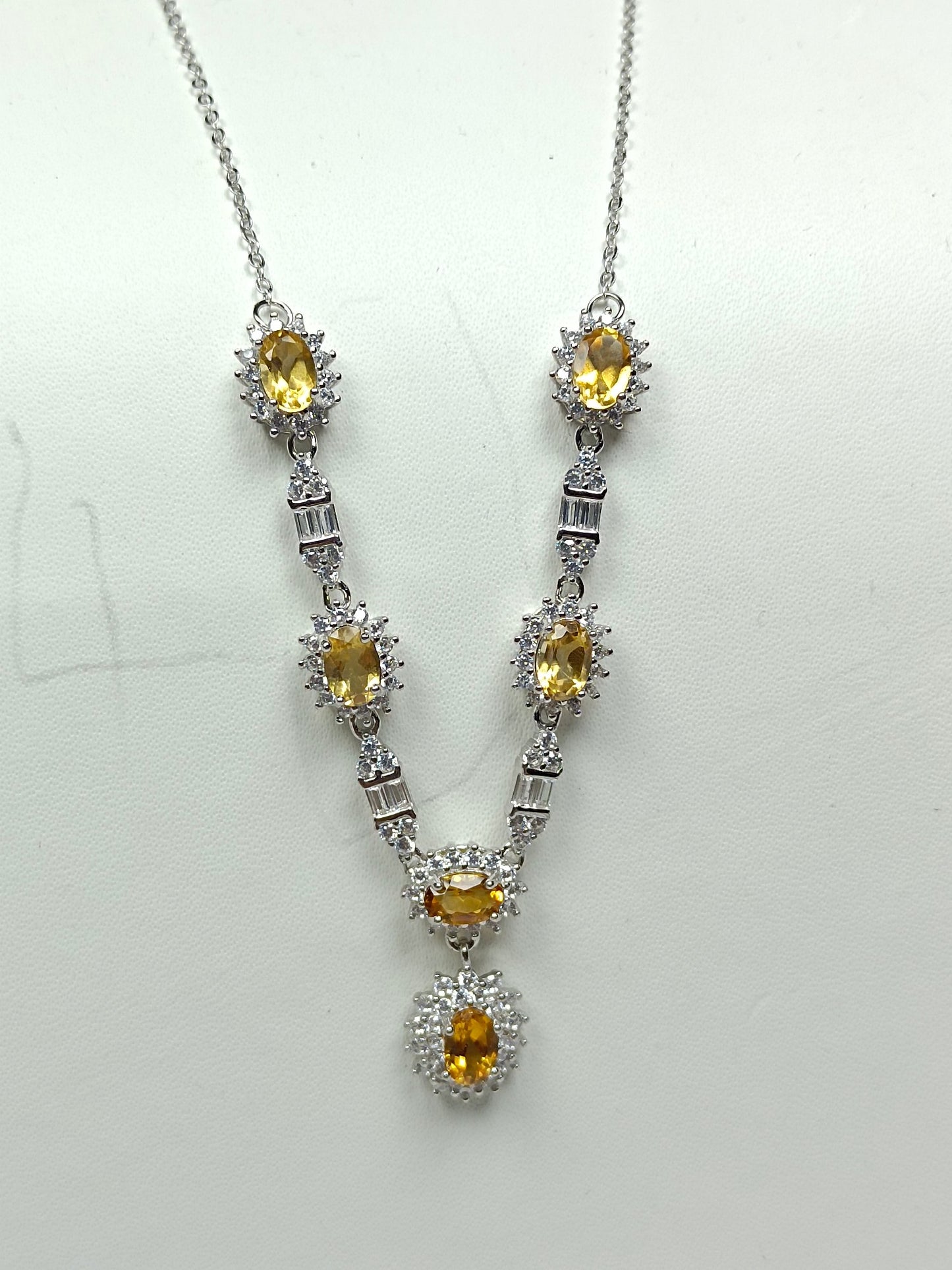 Luxurious S925 Silver Embedded Yellow Crystal Jewelry Necklace