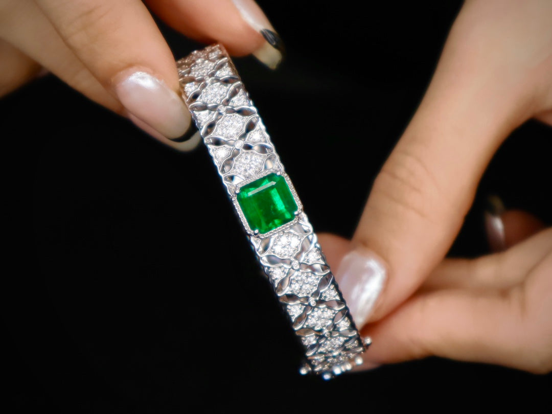 Luxurious Emerald Heavy Craftsmanship Bracelet - 4.17ct