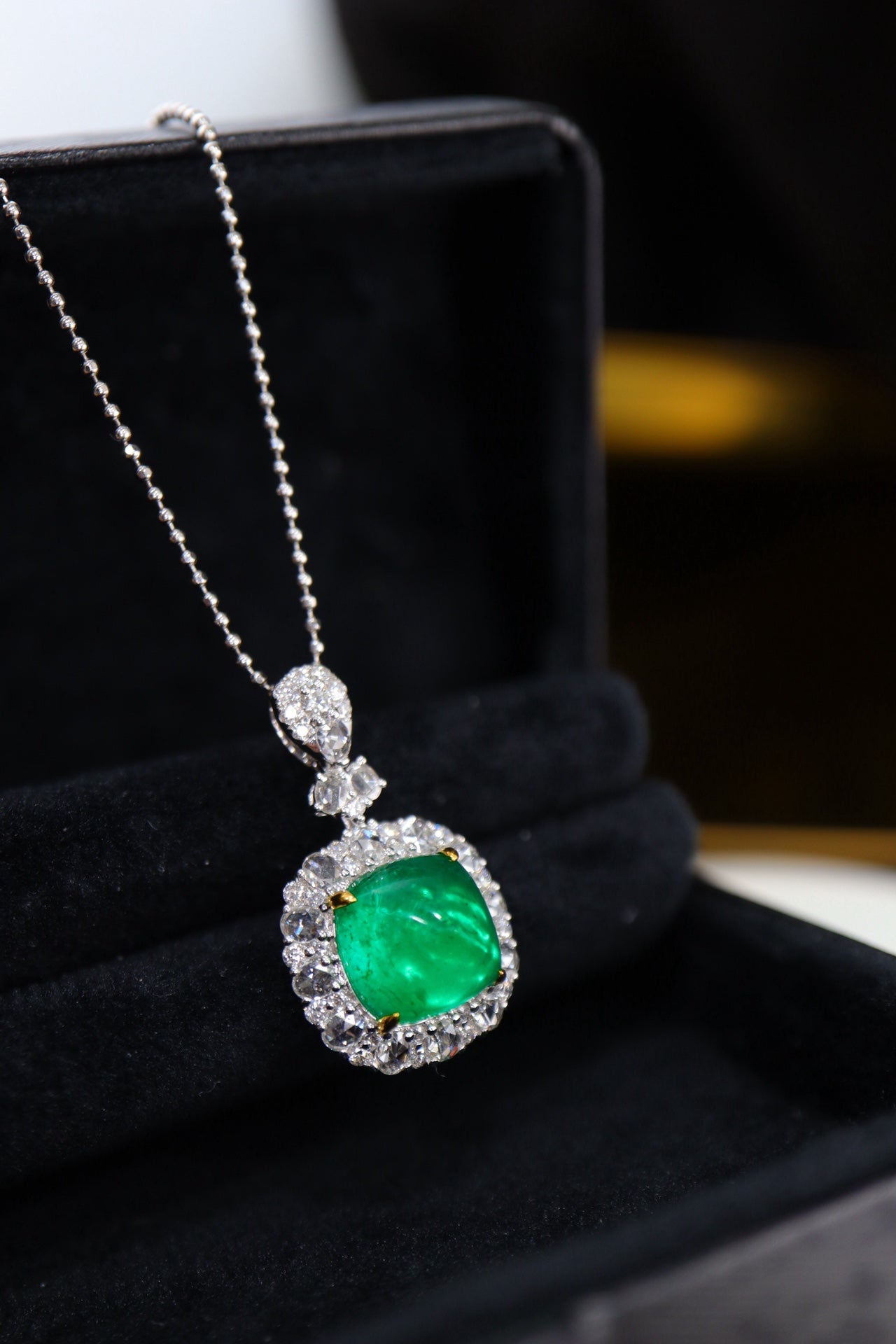 Luxurious Emerald Sugarloaf Pendant - Fine Jewelry Collection