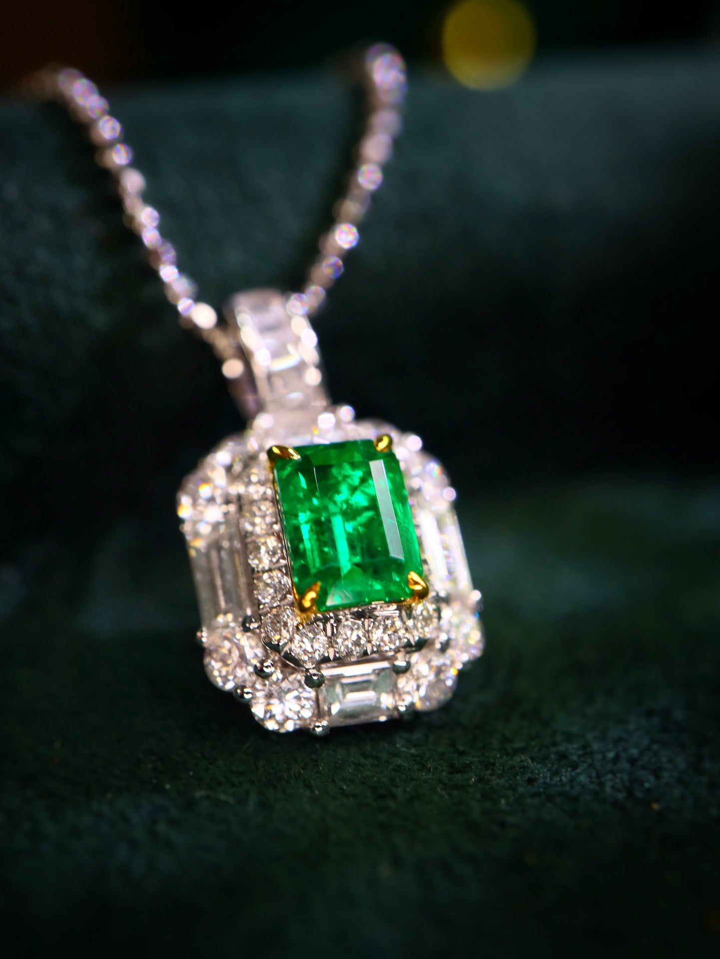 Panjshir Emerald Pendant - A Jewelry Masterpiece