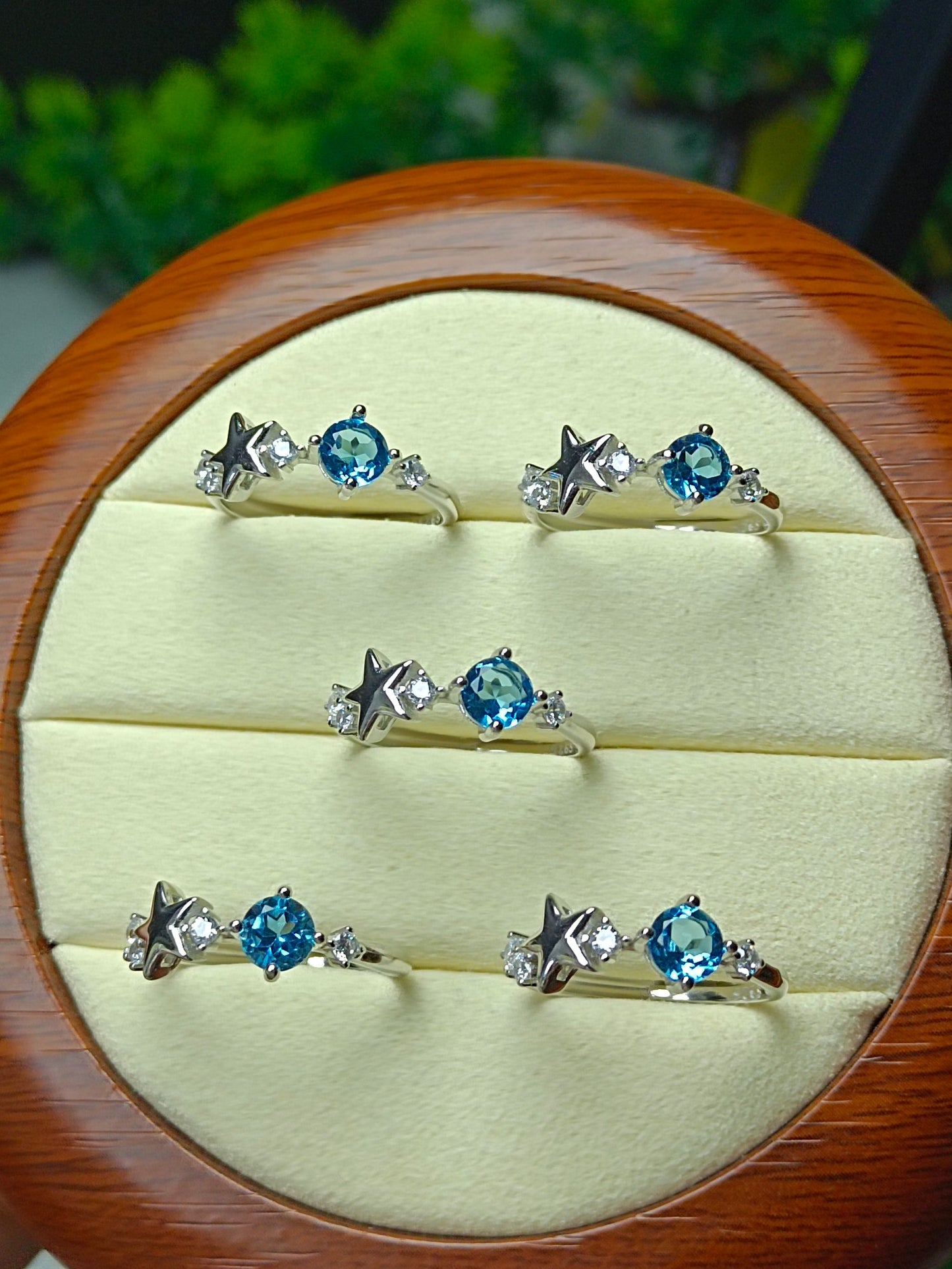 Stunning Natural Topaz Star Ring - Exquisite Jewelry for Every Occasion