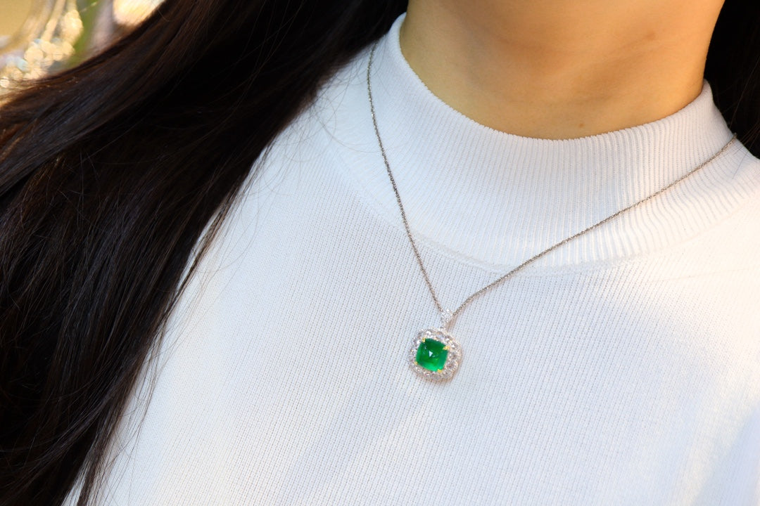 Emerald Sugarloaf Ring & Pendant Jewelry - A Luxurious Double Delight