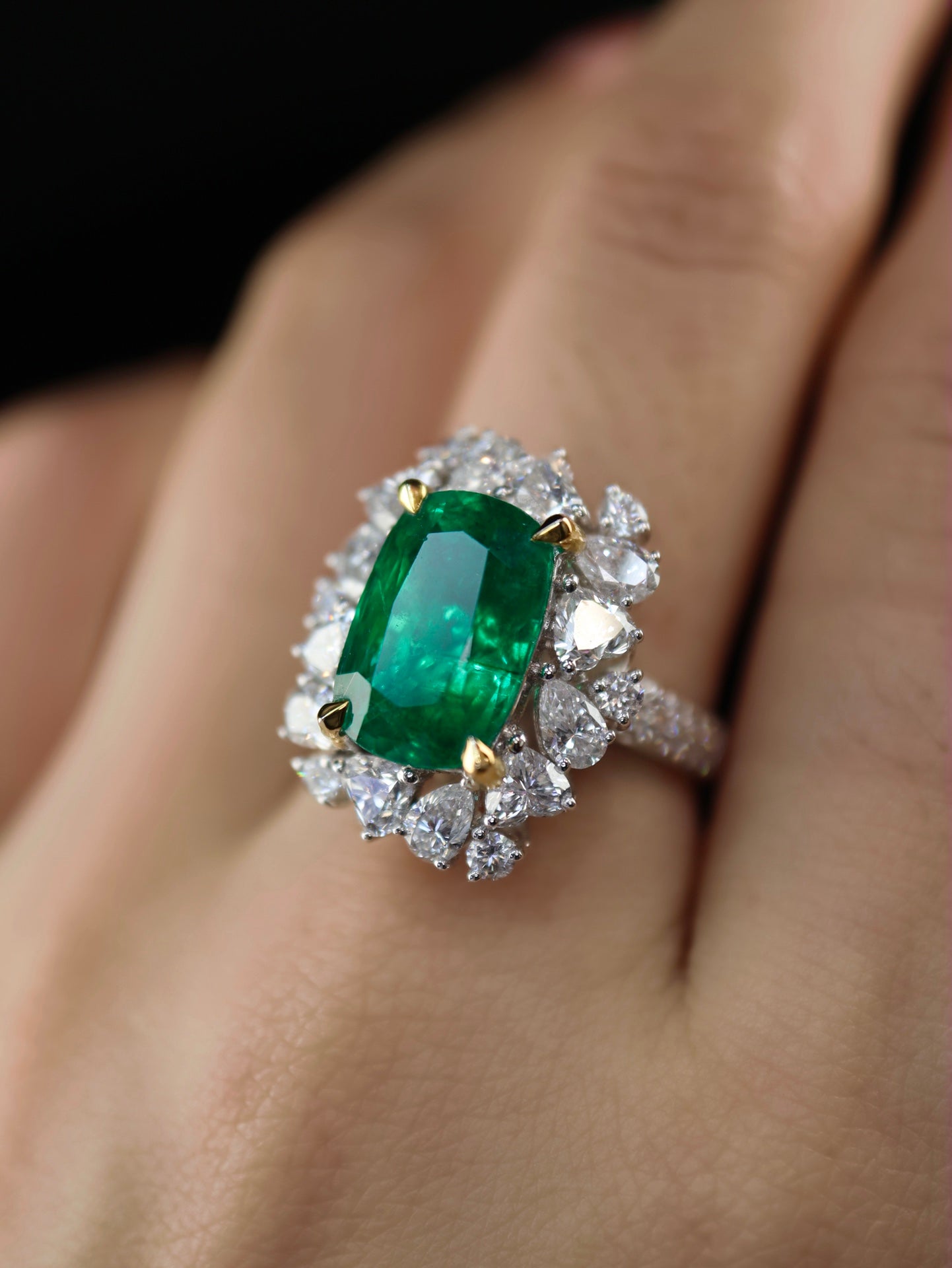 Emerald Ring - Luxurious Jewelry Piece with Intense Fire and Premium Craftsmanship