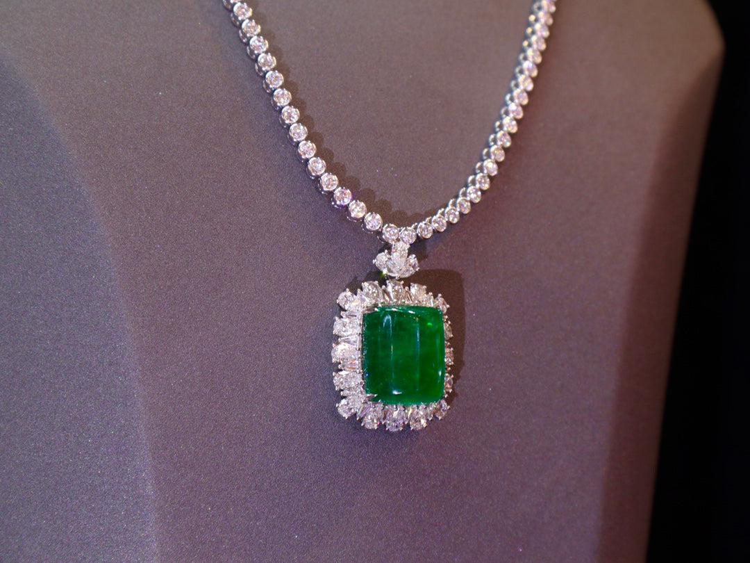 Experience the Luxury: High-End Emerald and Diamond Jewelry