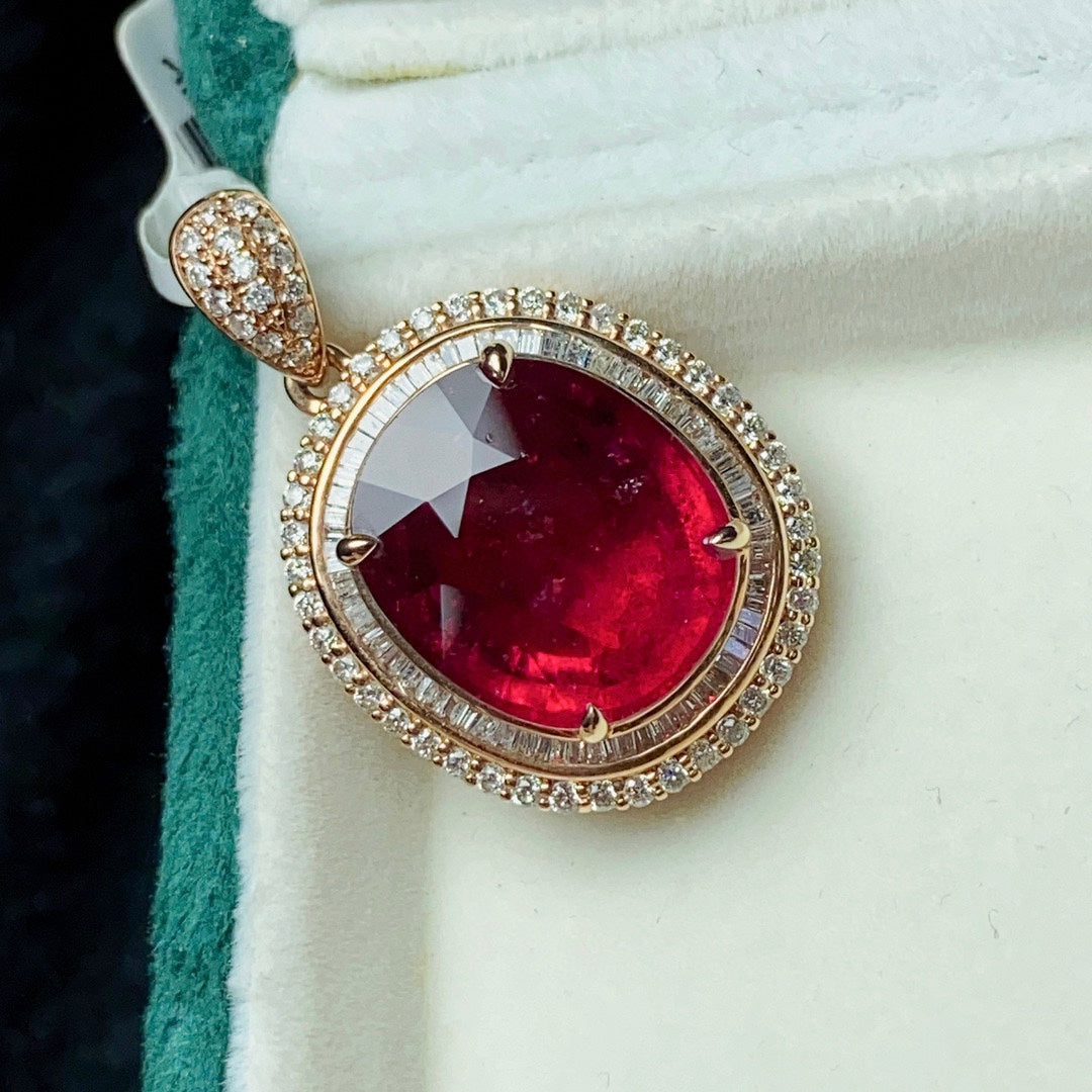 Natural Tourmaline Pendant Jewelry with 18K Gold and Diamond Embedding