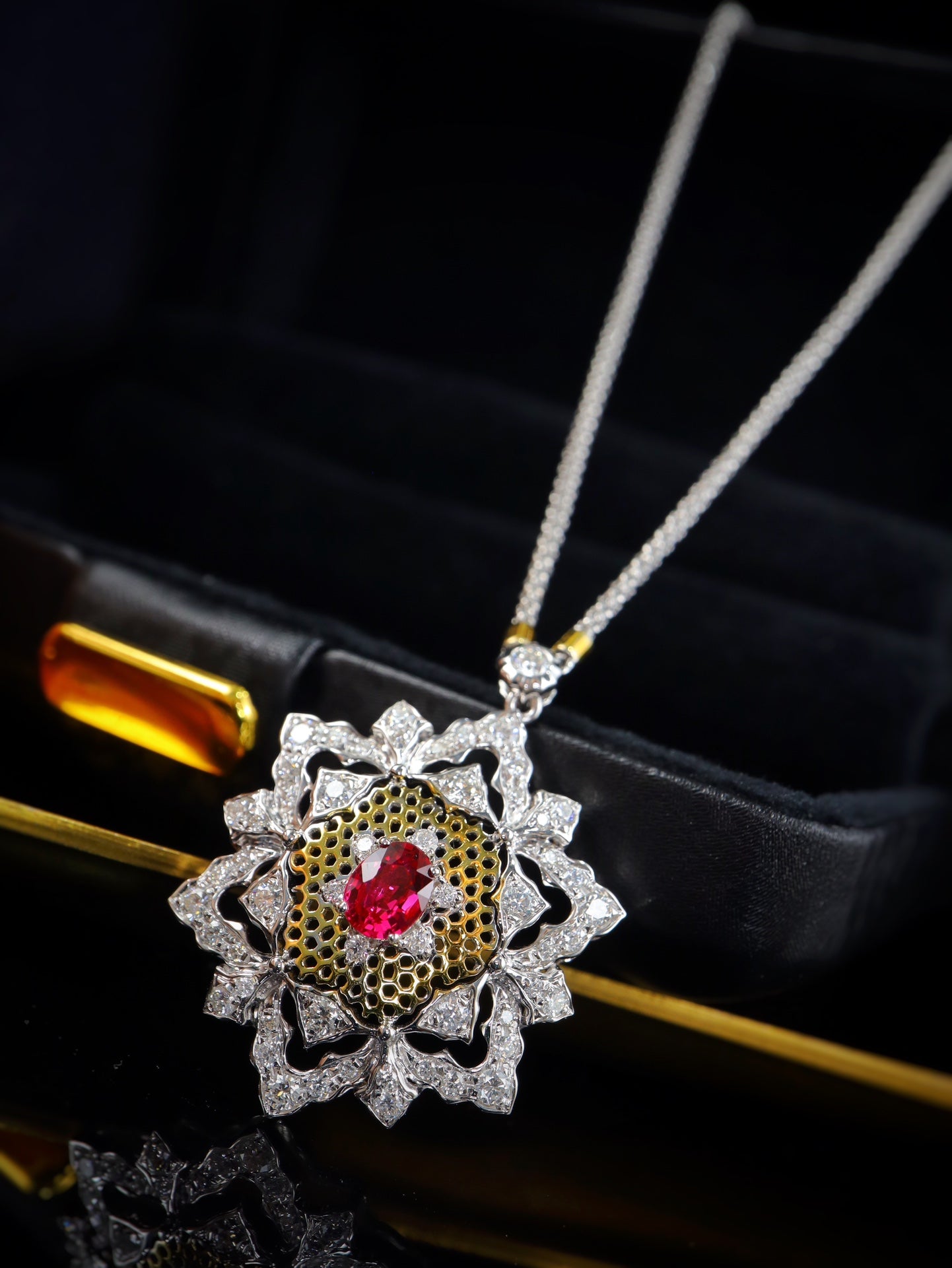 Italian Elegance Jewelry: Buccellati-Style Carved Gold Necklace with Pigeon's Blood Ruby