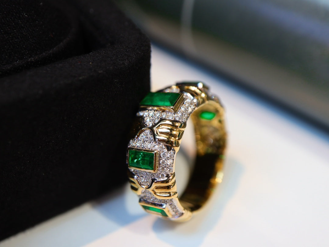 Vintage-Style Emerald Cluster Ring - Premium Jewelry Piece