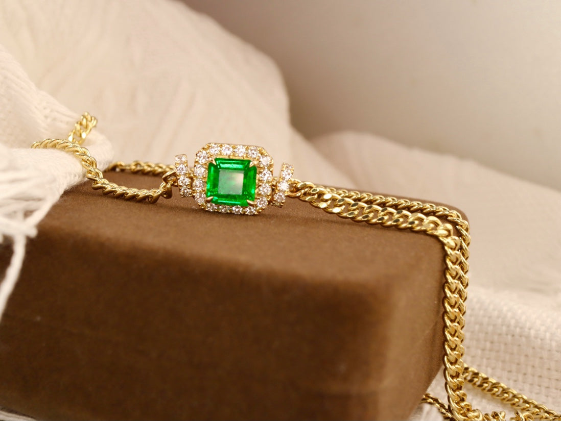 Luxurious Emerald Cuban Link Necklace - High-End Jewelry