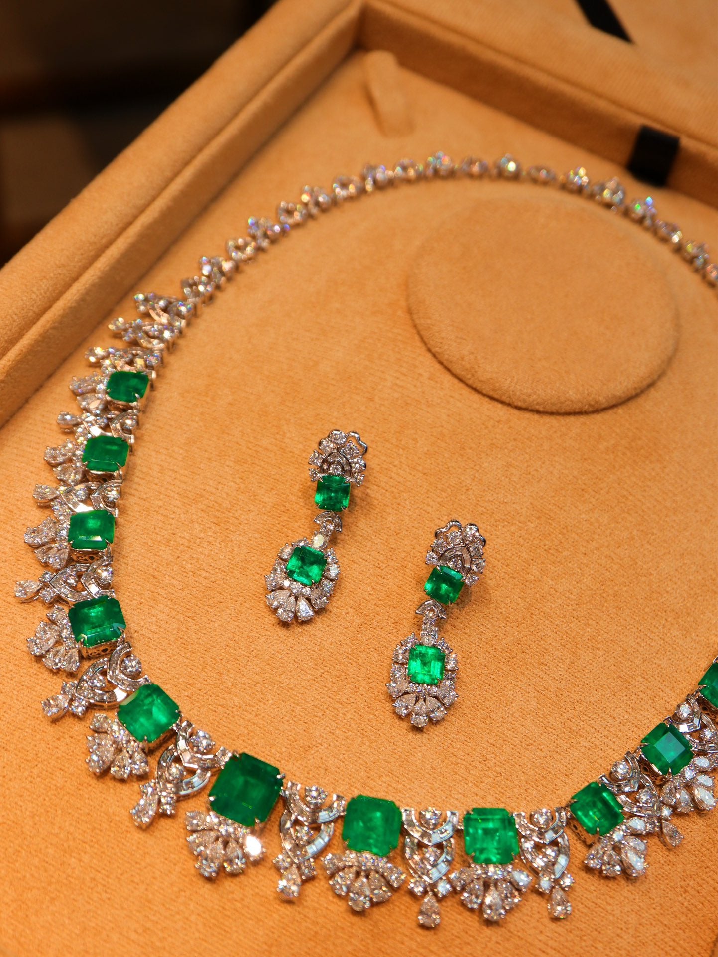 Panjshir Emerald Evening Necklace - Exclusive Jewelry Collection