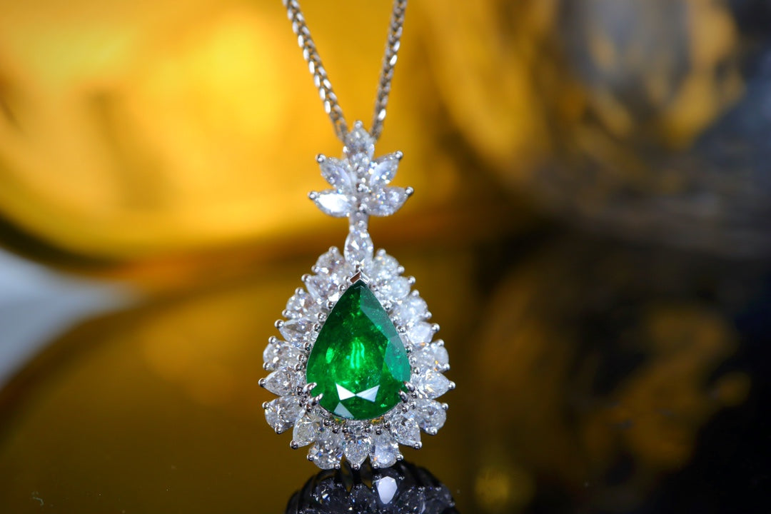 Emerald Pendant Jewelry - High-Quality沃顿Green with Intense Fire