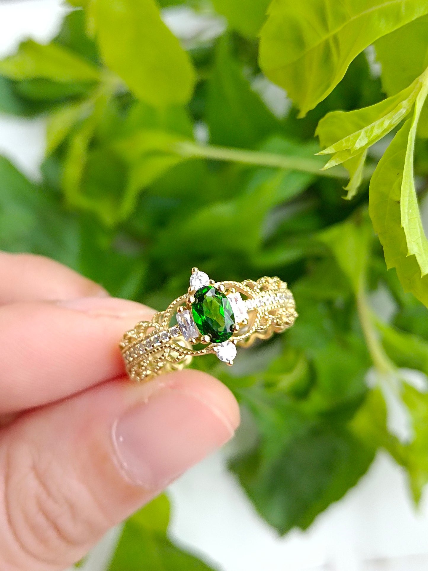 Cincin Diopside Unik dengan Gaya Lace Court - Barang Kemas Elegan