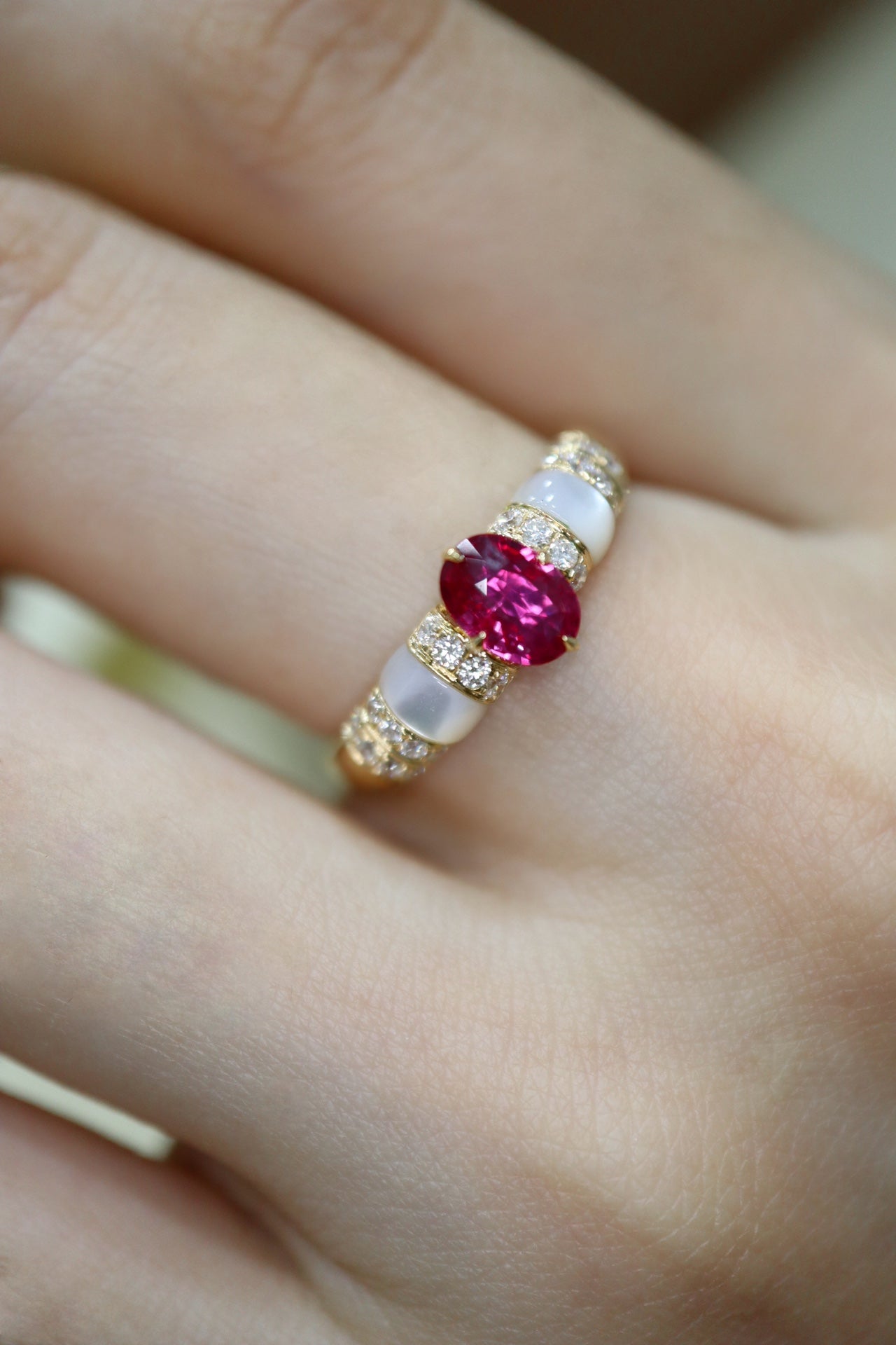 Vintage zwartgouden ring - omarm elegantie en scherpte in sieraden