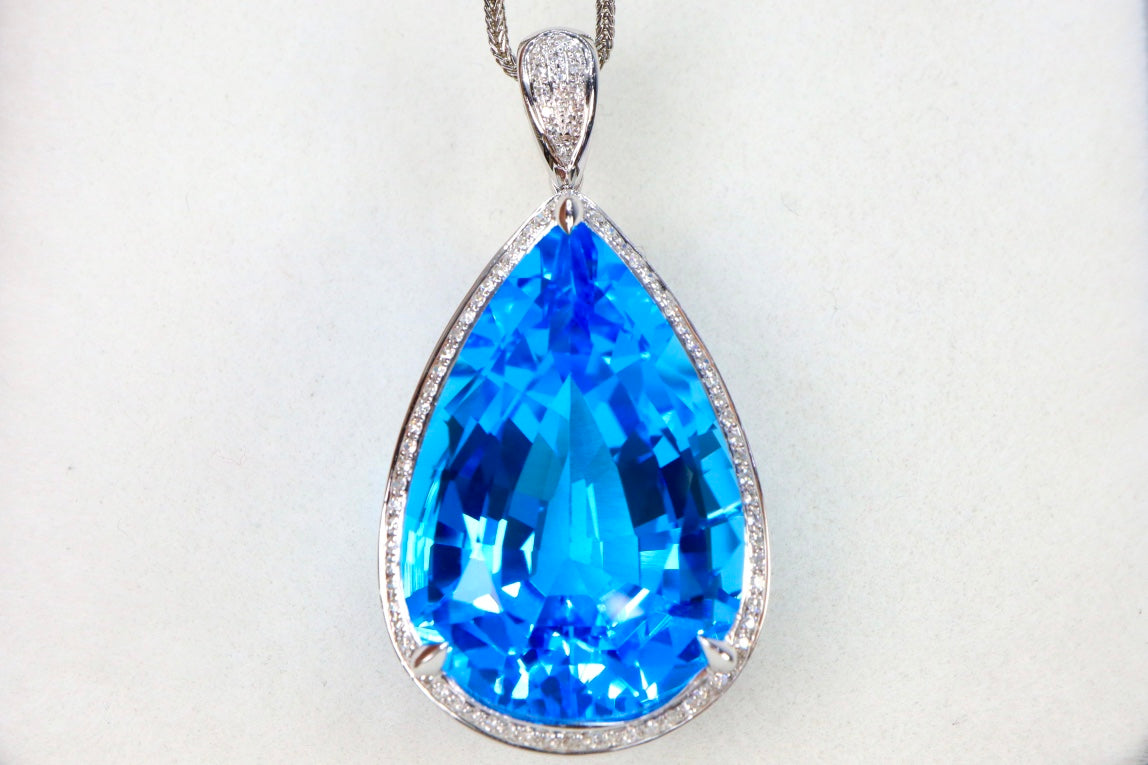 Exquisite Swiss Blue Topaz Pendant in 18K Gold with Diamonds - A Jewelry Must-Have