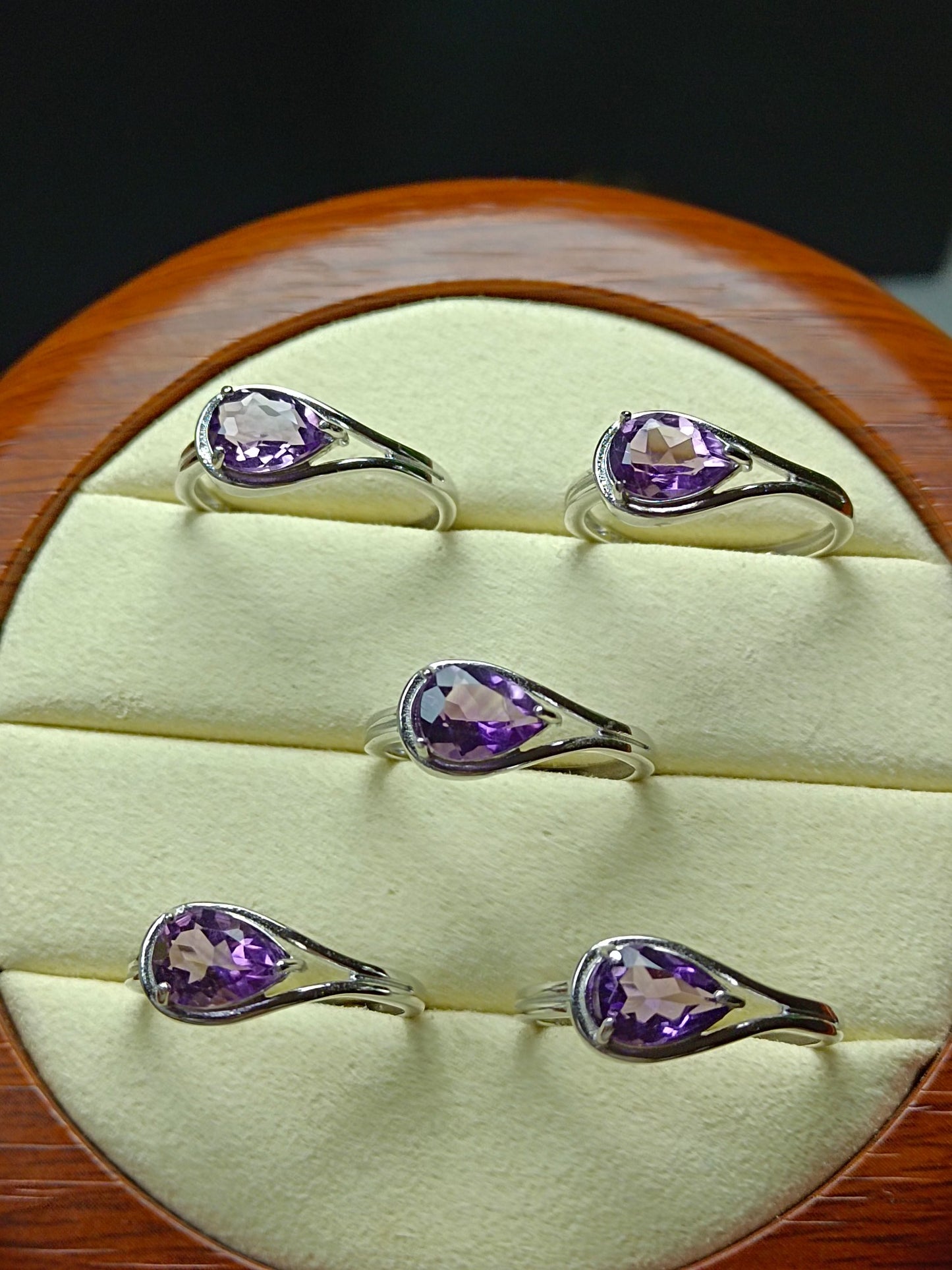 Mystischer lila Amethyst-Wassertropfen-Ring – einzigartiges Schmuckstück