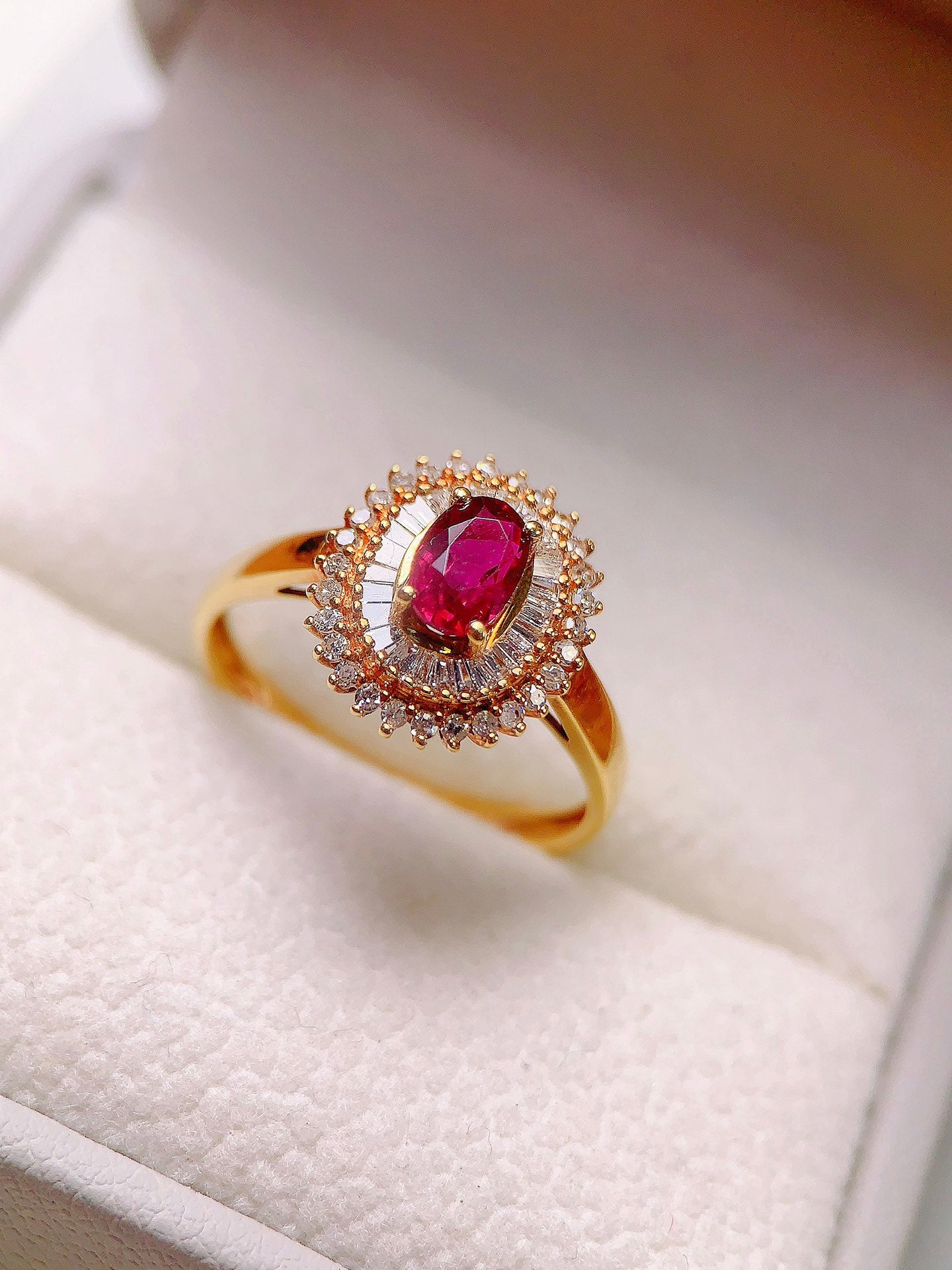 18K Gold Diamond and Ruby Ring - Classic Dai Fei Style Jewelry