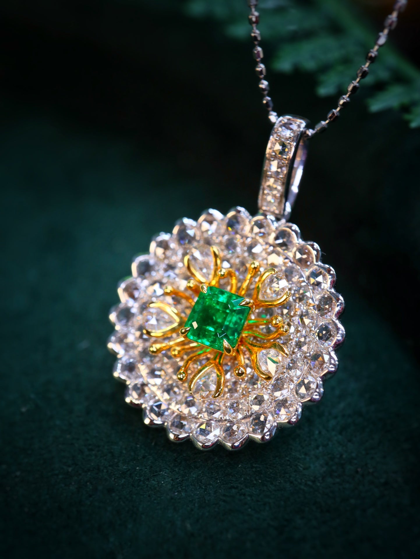 Panjshir Emerald Pendant - En glittrande VVG Warton Green Smycken Gem