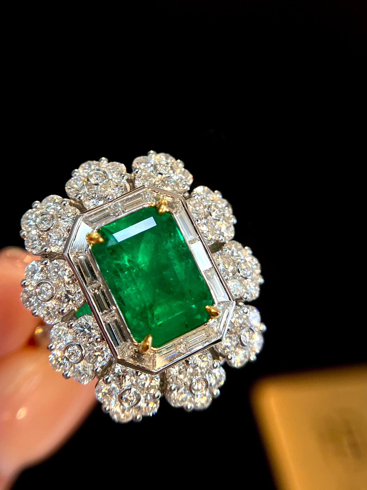 Exquisite 18K Gold Panjshir Emerald Ring-Pendant with Diamond Accents - Jewelry