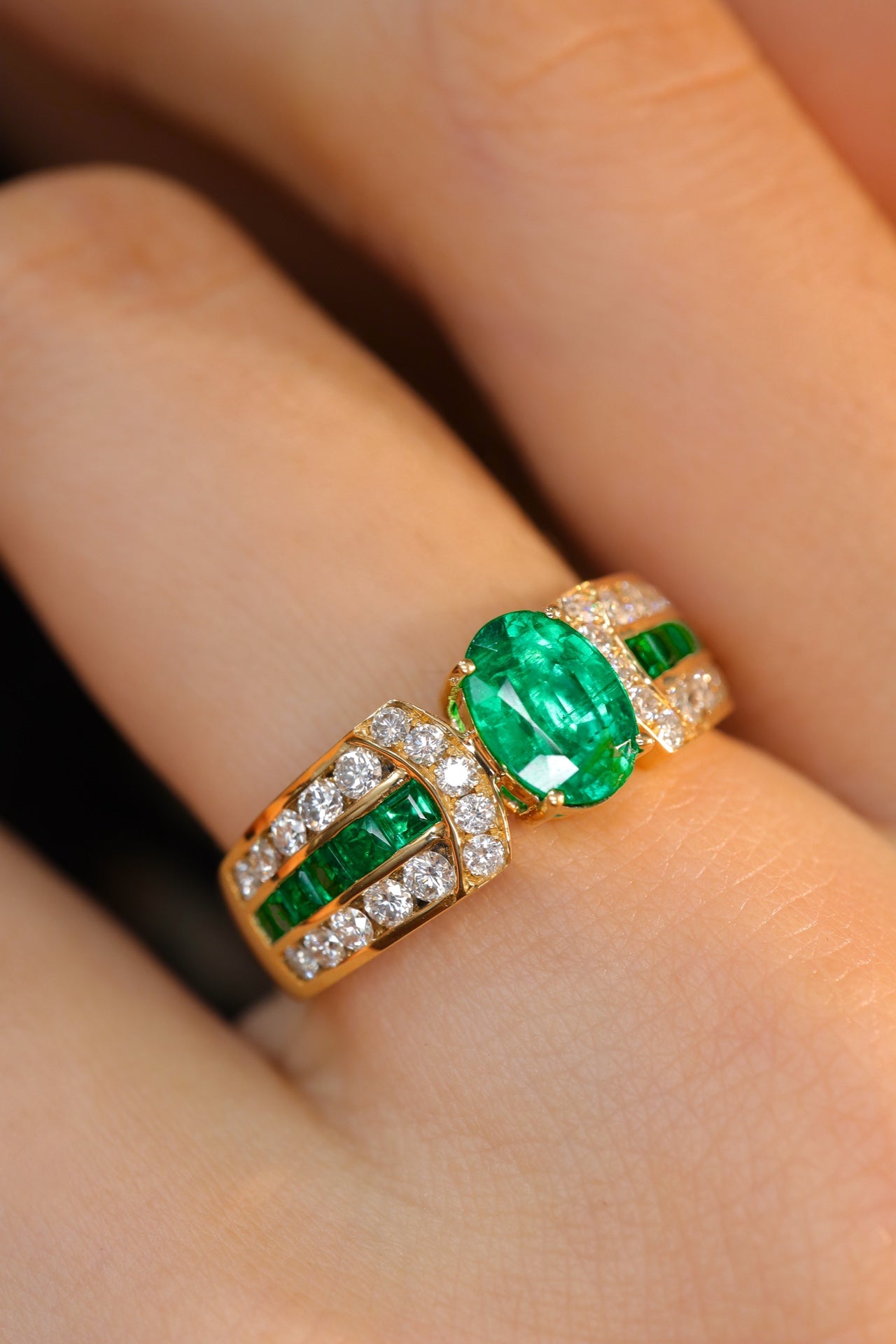 ArtDeco Panjshir Emerald Row Ring - Exquisite Jewelry Piece