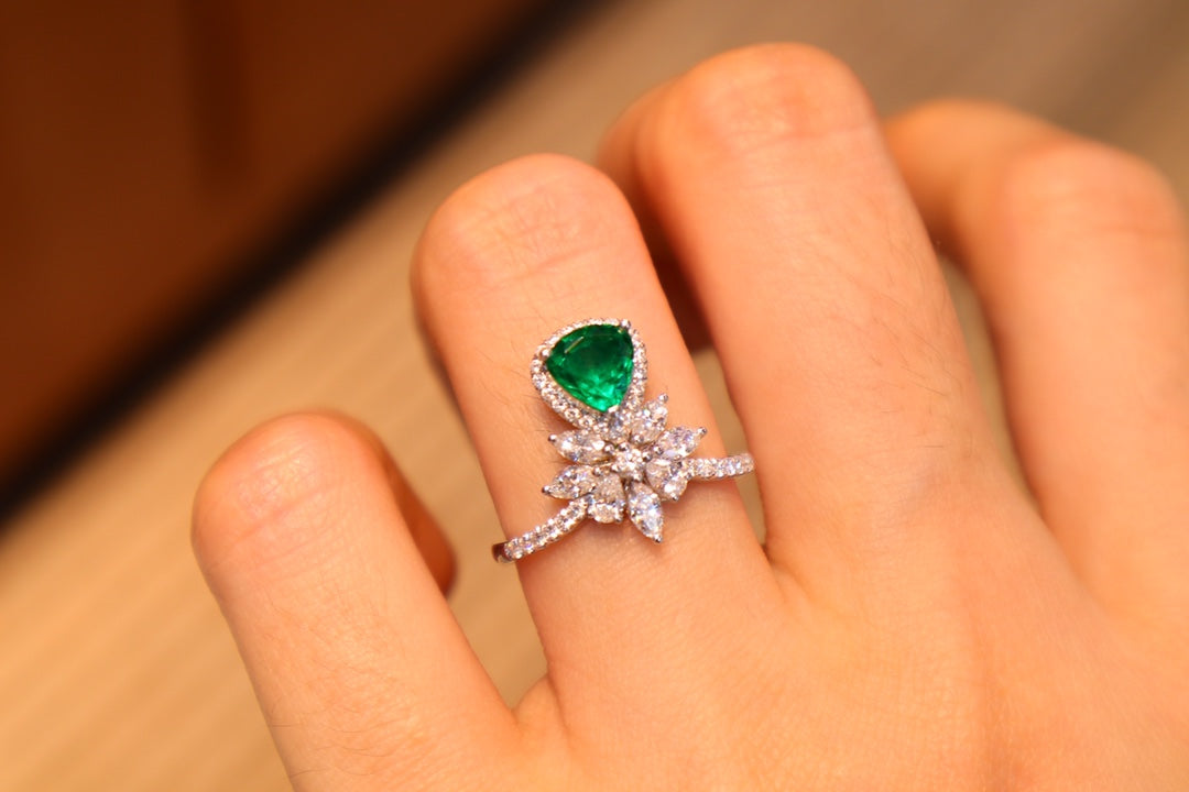 Emerald Ring - Premium Jewelry Piece with Vibrant Green Hue