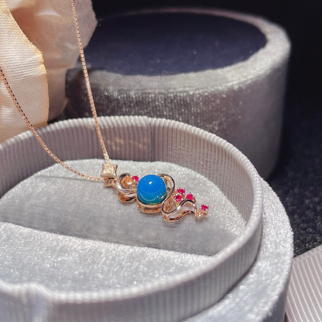 Stehlen Sie den Sommer und die Liebe mit einem in 18 Karat Gold eingebetteten dominikanischen Blaubernstein-Anhänger – einzigartiger Schmuck