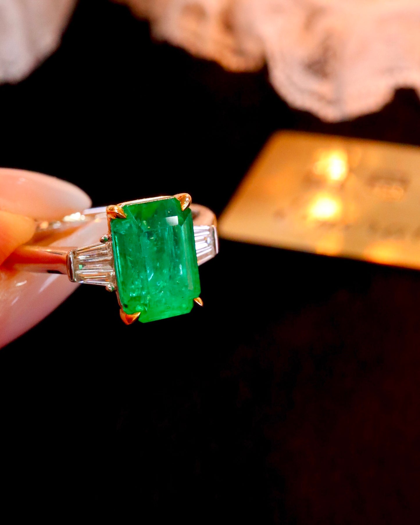 Exquisite Jewelry: Classic Three-Stone Natural Emerald Ring