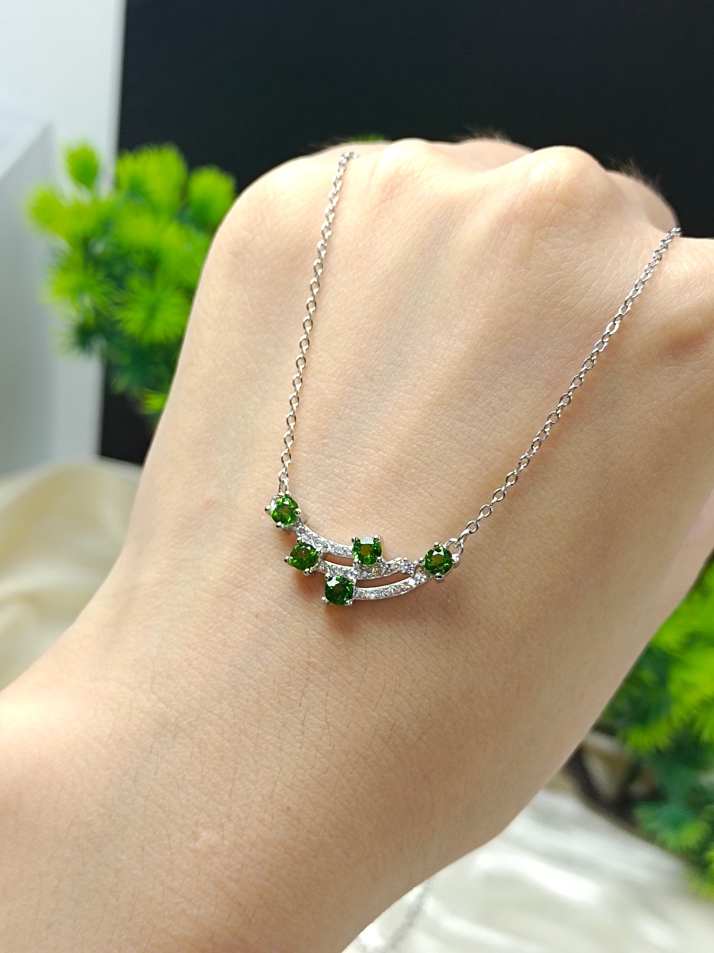 Collana Diopside in argento S925 incorporato - Meteora abbagliante, gioielli con catena delicata alla clavicola nuovo stile elegante e versatile