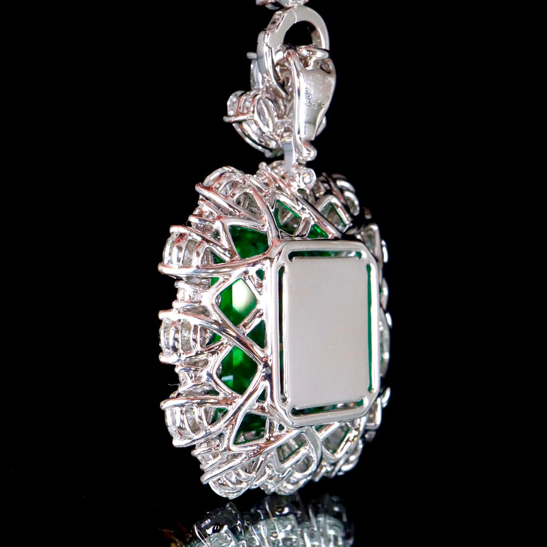 Exquisite Jewelry: 17.30 Carat Emerald and 4.89 Carat Diamond Pendant