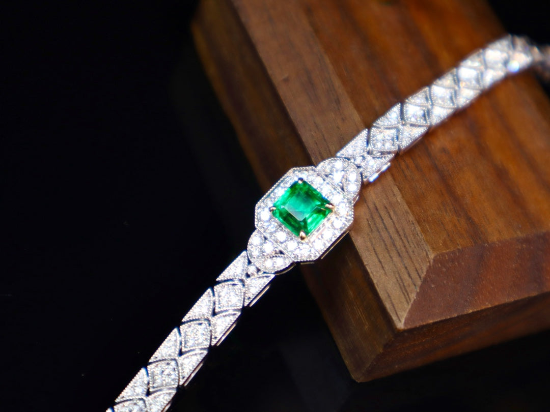 Emerald and Diamond Bracelet - Exquisite Jewelry Piece