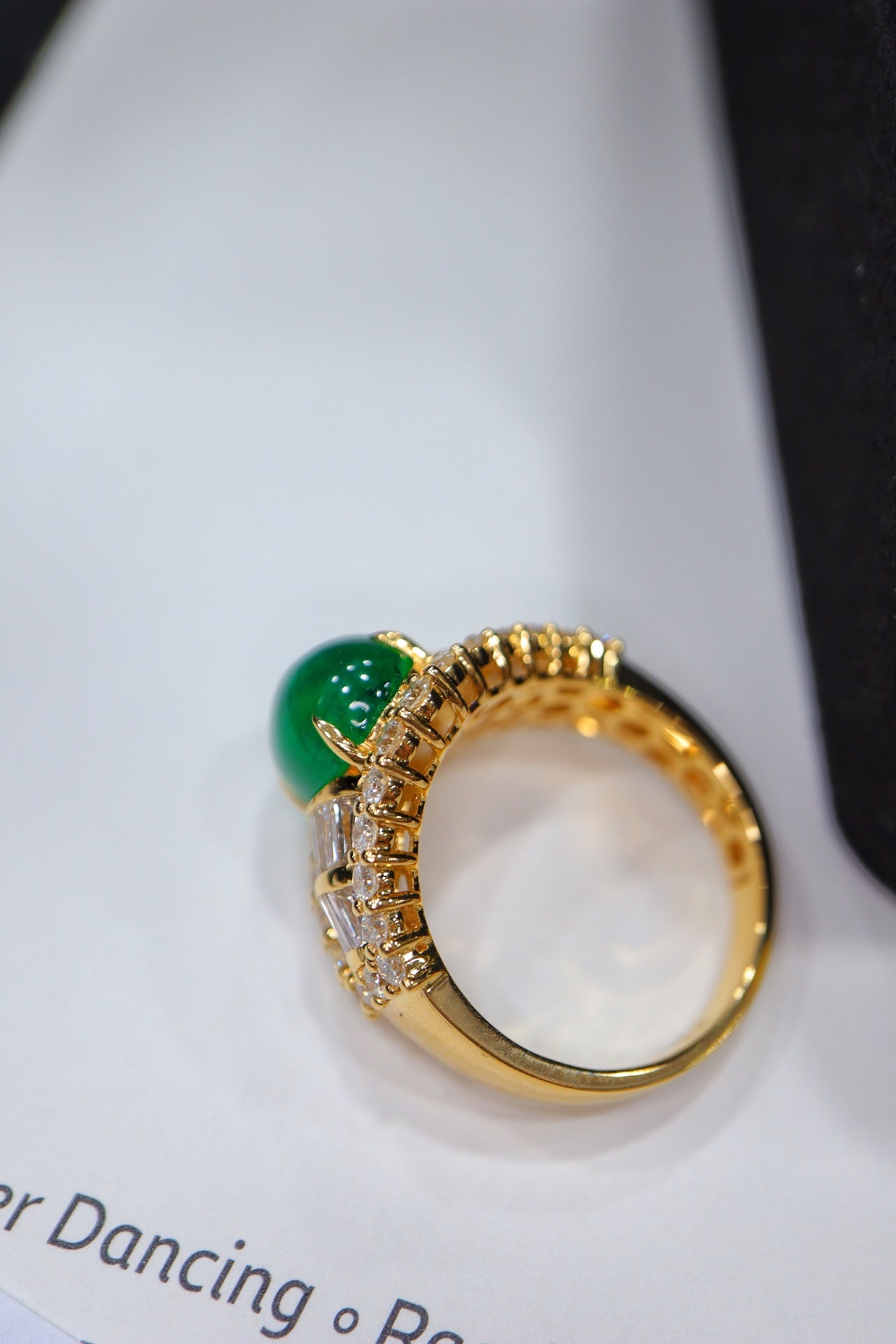 Trendy Vintage Emerald Ring - A Must-Have Jewelry Piece