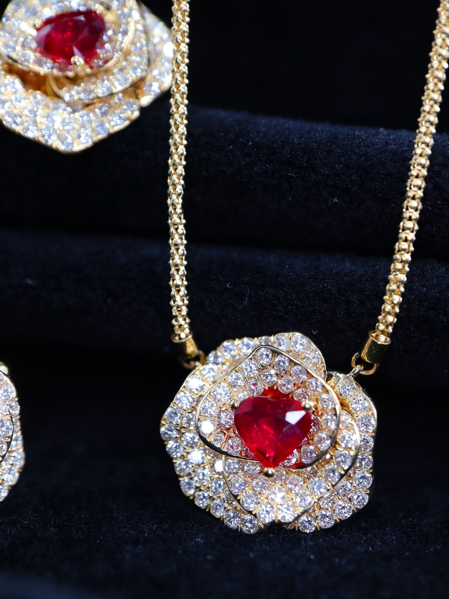 Luxurious Noble Rose Jewelry Set - A Symbol of Elegance