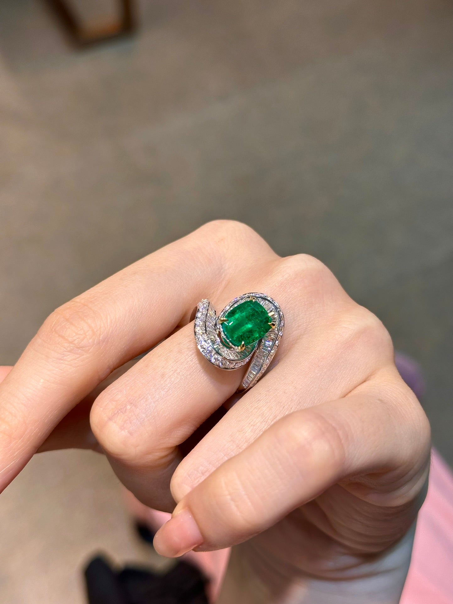 Luxurious Jewelry Piece: 2.115 Carat Diamond and 3.95 Carat Vivid Green Emerald Marvel