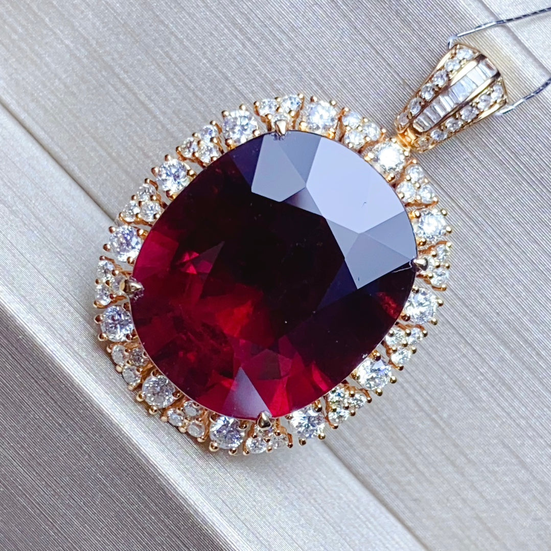 Natural Tourmaline Pendant Jewelry with 18K Gold and Diamond Setting