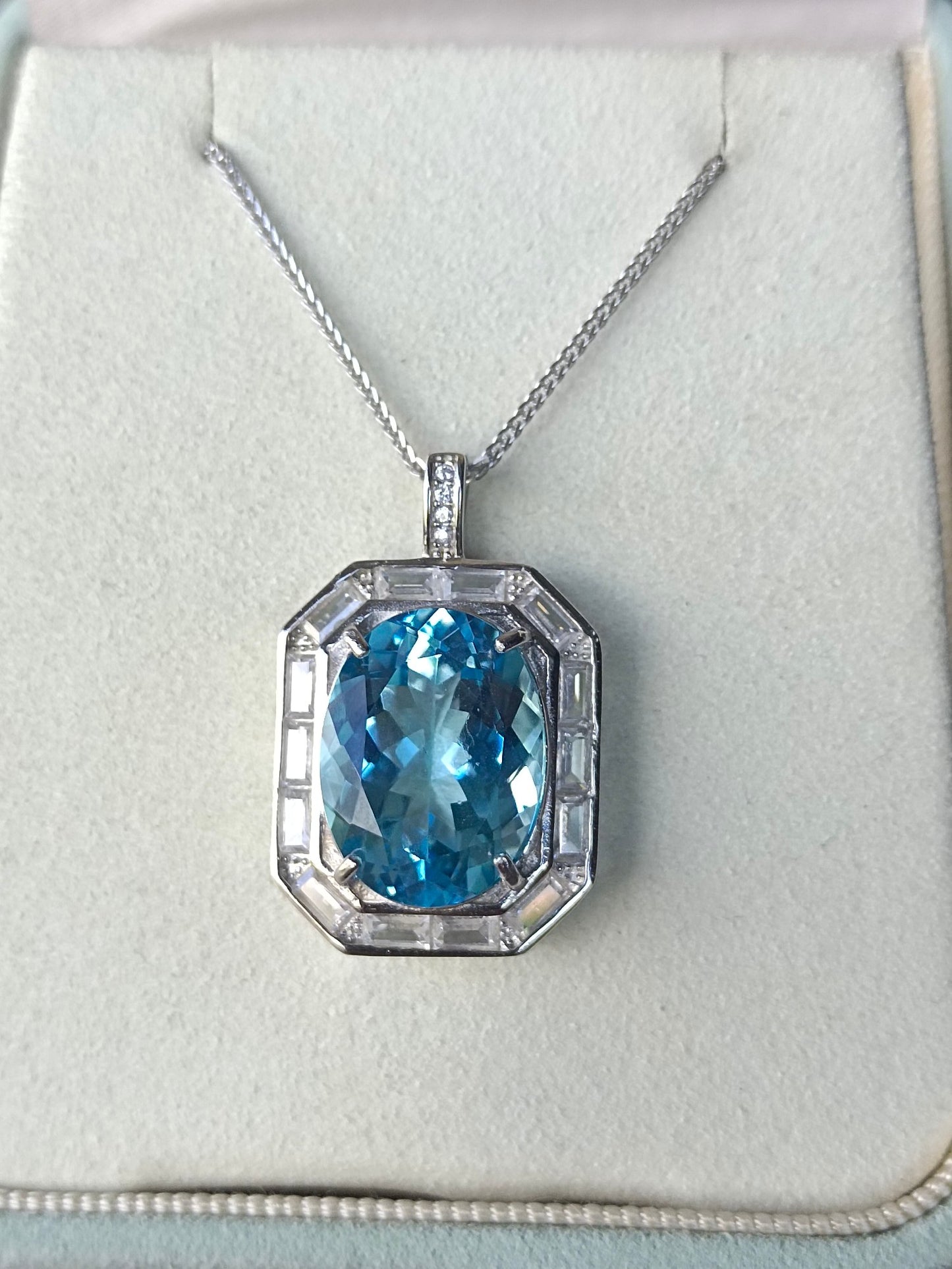 Exquisite Natural Topaz Luxury Pendant - A Jewelry Must-Have