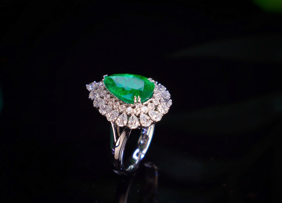 Emerald Ring - Vivid Green Glassy Gemstone Jewelry