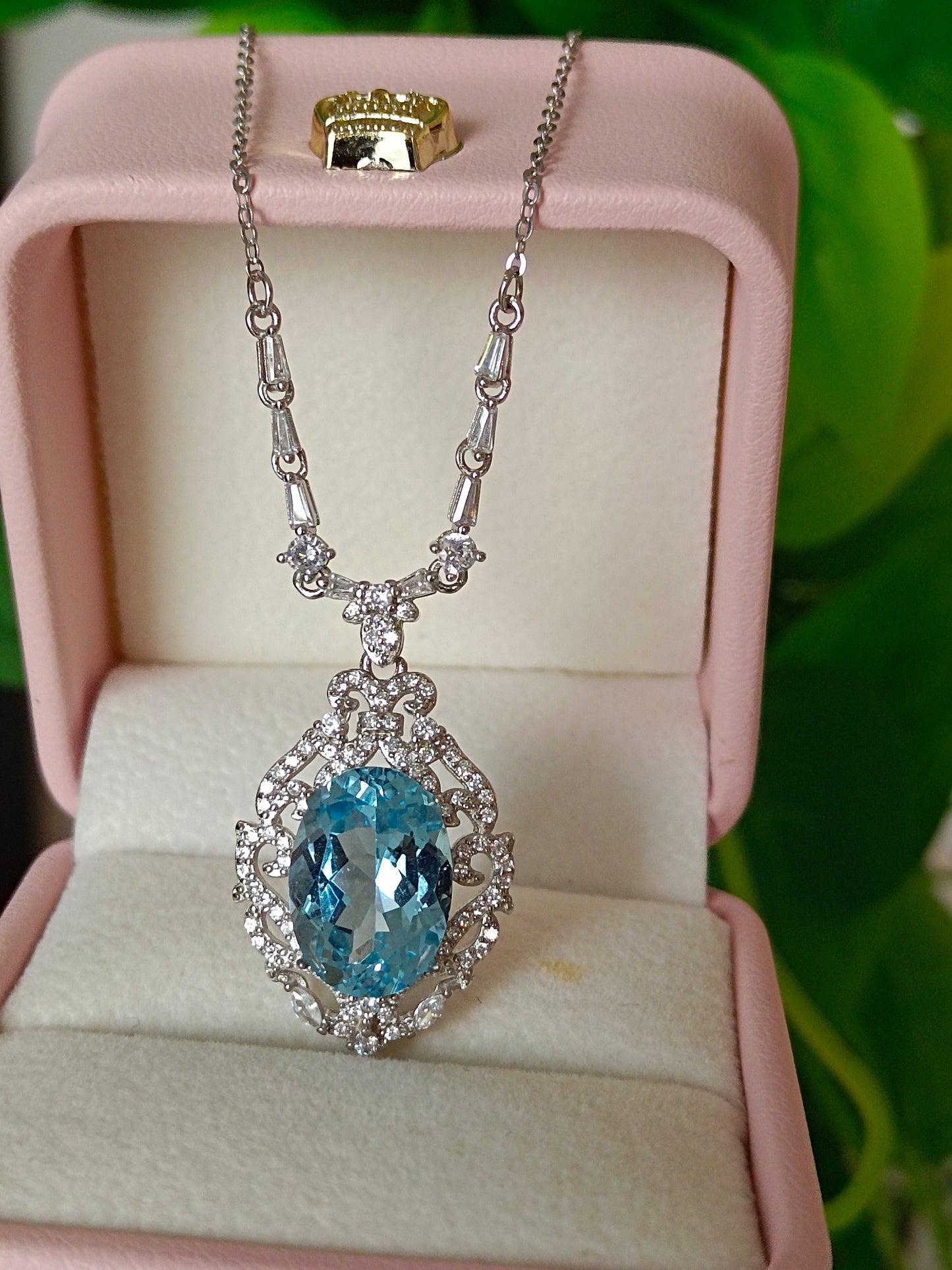 Exquisite Natural Topaz Jewelry with S925 Silver Embedding