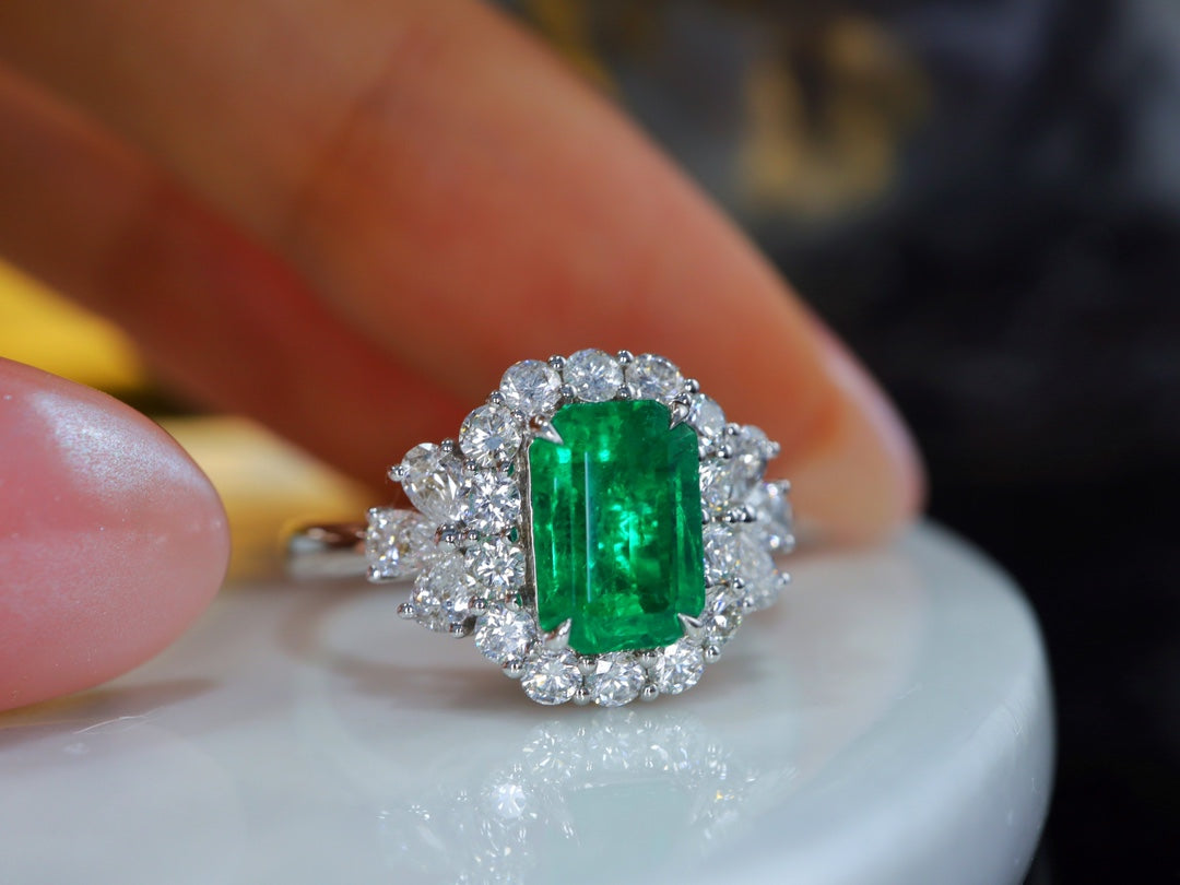 Emerald Ring - Vivid Green Glassy Luxury Jewelry