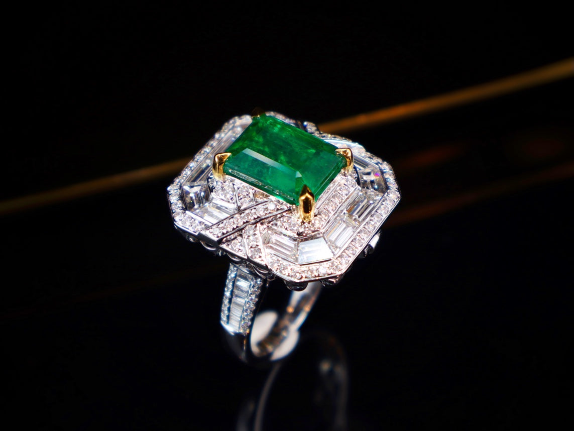 Emerald Two-Tone Jewelry: A Luxurious Choice